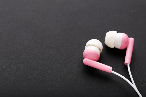 Auriculares Rosados Sobre Fondo Negro — Foto de Stock