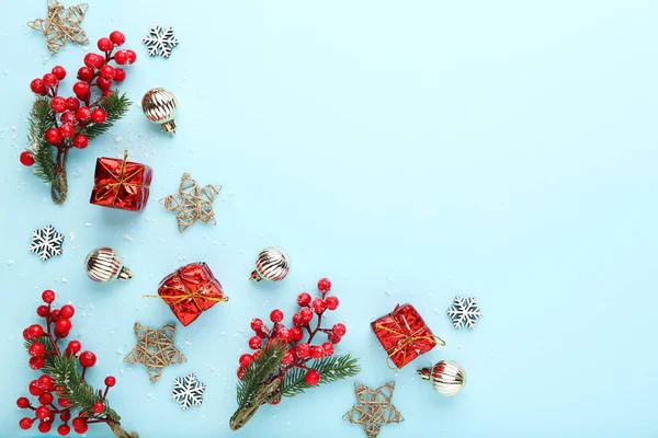Mavi Arkaplanda Noel Süsleri — Stok fotoğraf
