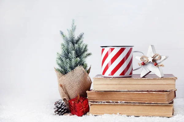 Christmas Drink Mug Stack Books Star Fir Tree White Wooden — Stock Photo, Image