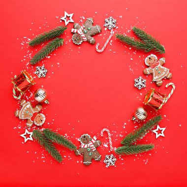 Kırmızı Arkaplanda Noel Süslemeleri