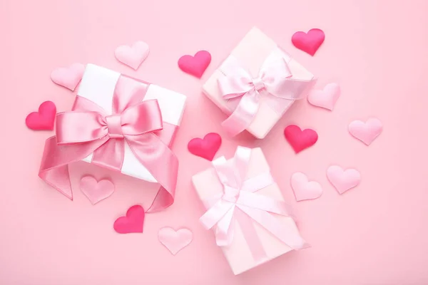 Geschenkschachteln Mit Herzen Auf Rosa Hintergrund — Stockfoto
