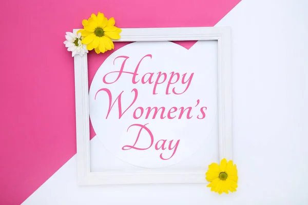 Tekst Happy Womens Day Met Chrysanten Bloemen Papieren Ondergrond — Stockfoto