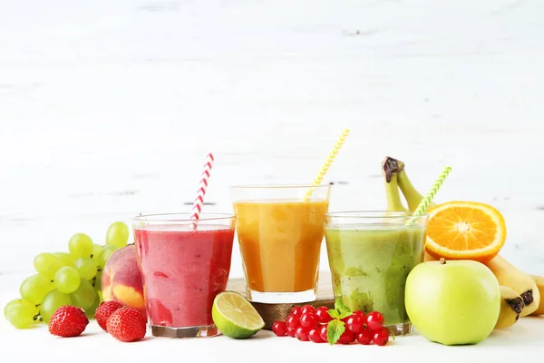 Healthy Smoothie Glasses Fruits Vegetables Wooden Background — Stock Photo, Image