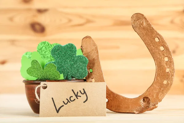 Patrick Day Kleeblätter Mit Goldenem Hufeisen Und Dem Wort Lucky — Stockfoto