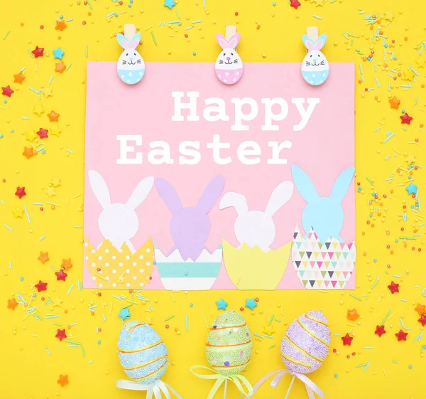Concepto Pascua Tarjeta Felicitación Con Huevos Coloridos Salpicaduras Sobre Fondo — Foto de Stock
