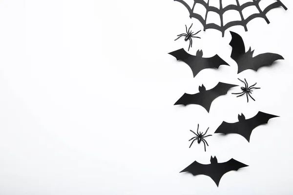 Murciélagos Papel Halloween Con Tela Araña Arañas Sobre Fondo Blanco — Foto de Stock