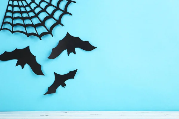 Halloween Papierfledermäuse Und Spinnennetz Auf Blauem Hintergrund — Stockfoto