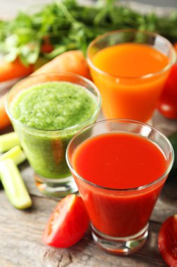 Domates, havuç ve salatalık suyu