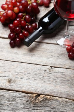 Bir kadeh kırmızı şarap.