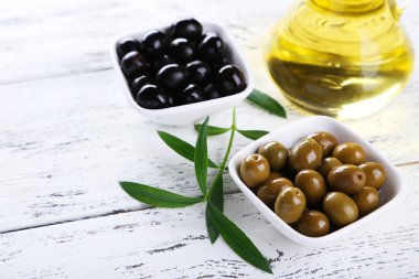 Yeşil ve siyah zeytin