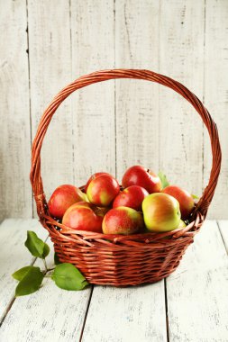 Güzel elma sepeti