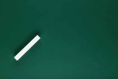 Tebeşir ile okul yazı tahtası
