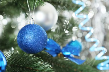 Noel ağacında takılar