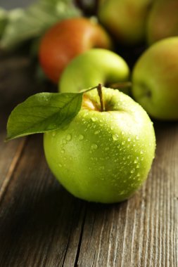 yaprak yeşil elma