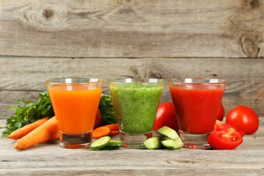 Domates, havuç ve salatalık suyu