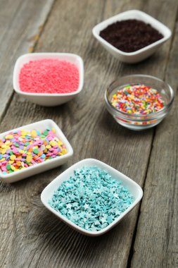 Renkli sprinkles yay