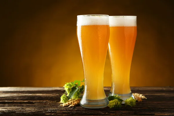 Glasses of beer with ears of wheat and hops — Stock Photo, Image