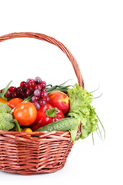 Frisches Gemüse im Korb — Stockfoto