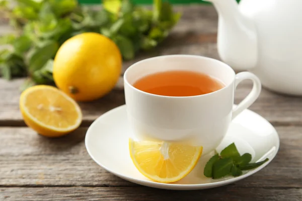 Cup with green tea — Stock Photo, Image