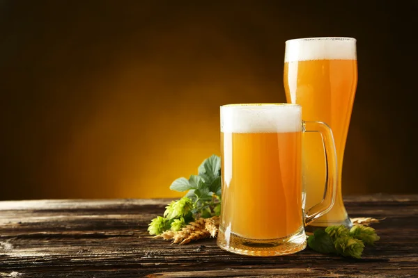 Glass and mug of beer — Stock Photo, Image