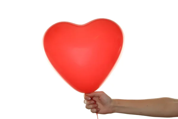 Hand som håller ett rött hjärta ballong — Stockfoto