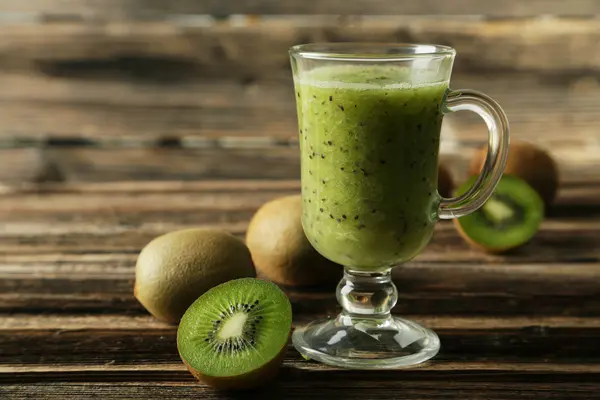 Taze kivi smoothie cam