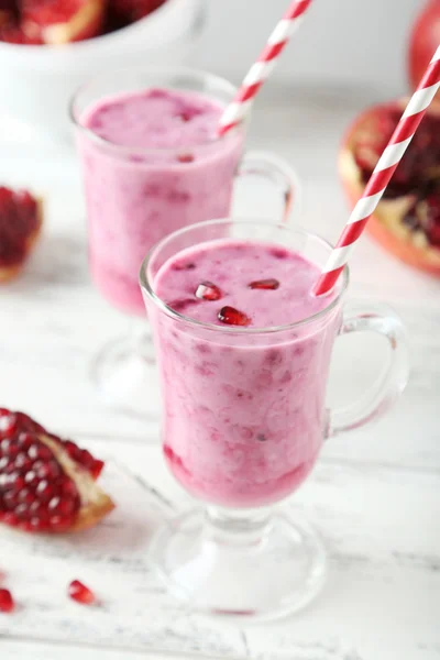 Batido de granada en vasos — Foto de Stock