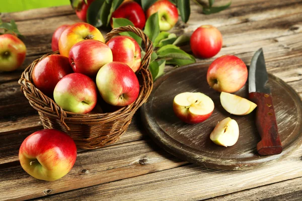 Beautiful apples and slices — Stock Photo, Image