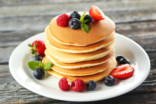 Panqueques con bayas — Foto de Stock