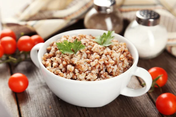 Prepared buckwheat in bowl — Stock Photo, Image