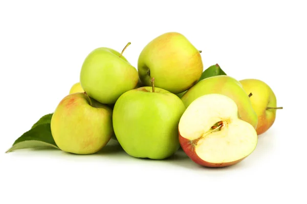 Manzanas verdes con hojas — Foto de Stock