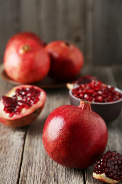 Deliziosi frutti di melograno — Foto Stock