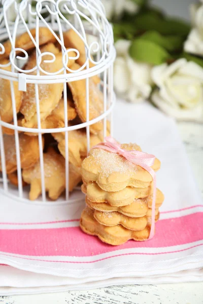 Galletas dulces en servilleta —  Fotos de Stock