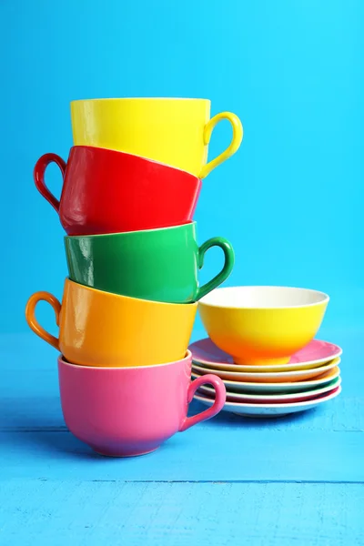 Coloridas tazas y platillos —  Fotos de Stock