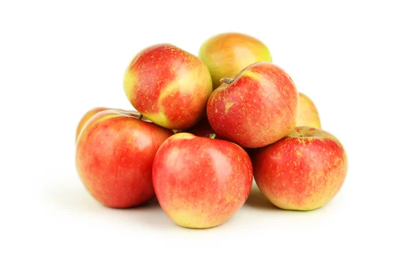 흰 사과에 분리되어 있는 빨간 사과 — 스톡 사진