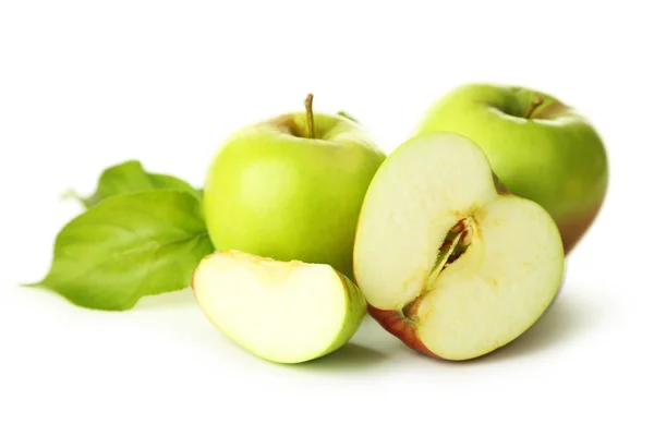 Manzanas verdes con hojas — Foto de Stock