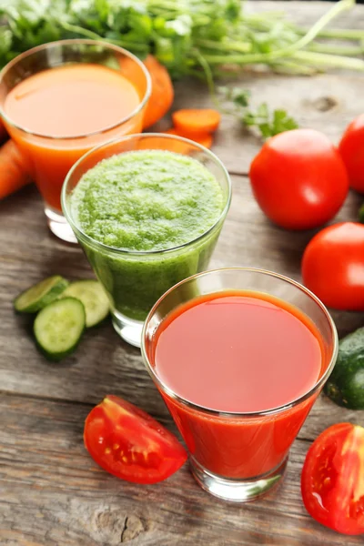 Zumo de tomate, zanahoria y pepino — Foto de Stock