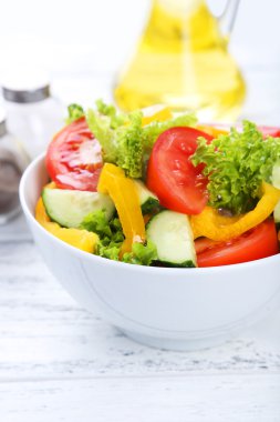 Taze sebze salatası.