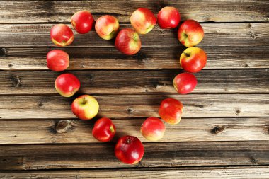 kalp kırmızı elma