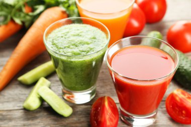 Domates, havuç ve salatalık suyu