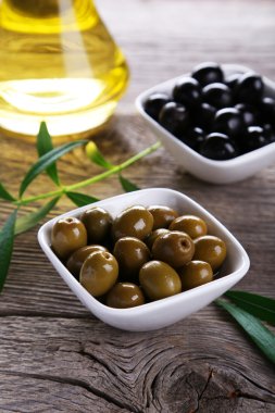 Yeşil ve siyah zeytin