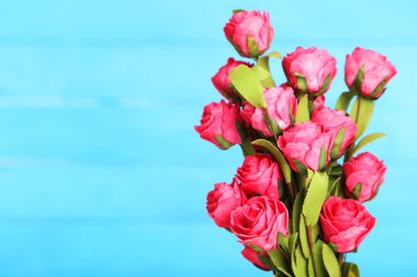 Vazoda gül çiçek,