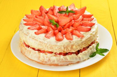 çilek ile sünger kek