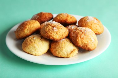 Hindistan cevizi çerezleri plaka üzerinde