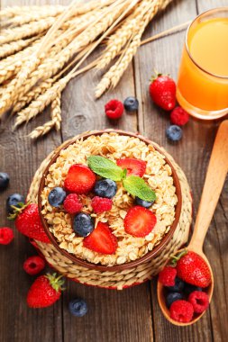 smakelijke havermout met bessen