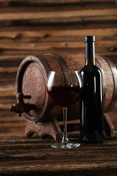 Bottle of wine and barrel — Stock Photo, Image