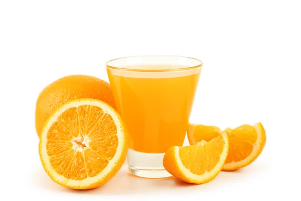 Zumo de naranja en jarra aislada — Foto de Stock