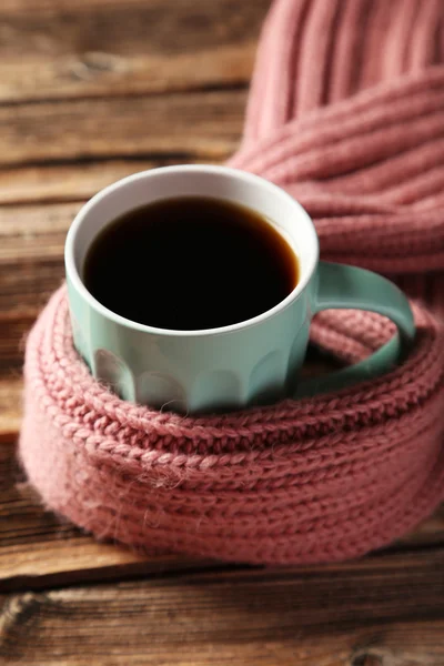 杯咖啡与温暖的围巾 — 图库照片