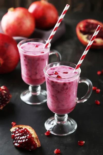 Batido de granada en vasos — Foto de Stock