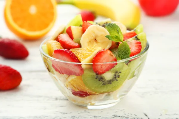 Frischer Obstsalat — Stockfoto